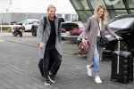 Schiphol Oost 4 oktober 2018
Vrienden van Johnny de Mol en zijn vrouw Anouk vertrekken vanaf schiphol oost met een prive vliegtuig naar Portugal. Aanwezig oa Willek Alberti  , broer Kaj Lerby met gezin Dinand en Lucy Woesthoff John Ewbank en Kelly Weekers Katja Schuurman en Freek v Noordwijk Tony Berk manager Carlijn de Vries met man Nikkie Plessen en Linda de Mol met Jeroen Rietbergen en kinderen Noah en Julian.