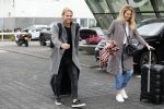 Schiphol Oost 4 oktober 2018
Vrienden van Johnny de Mol en zijn vrouw Anouk vertrekken vanaf schiphol oost met een prive vliegtuig naar Portugal. Aanwezig oa Willek Alberti  , broer Kaj Lerby met gezin Dinand en Lucy Woesthoff John Ewbank en Kelly Weekers Katja Schuurman en Freek v Noordwijk Tony Berk manager Carlijn de Vries met man Nikkie Plessen en Linda de Mol met Jeroen Rietbergen en kinderen Noah en Julian.
