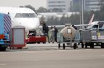 Schiphol Oost 4 oktober 2018
Vrienden van Johnny de Mol en zijn vrouw Anouk vertrekken vanaf schiphol oost met een prive vliegtuig naar Portugal. Aanwezig oa Willek Alberti  , broer Kaj Lerby met gezin Dinand en Lucy Woesthoff John Ewbank en Kelly Weekers Katja Schuurman en Freek v Noordwijk Tony Berk manager Carlijn de Vries met man Nikkie Plessen en Linda de Mol met Jeroen Rietbergen en kinderen Noah en Julian.