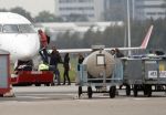 Schiphol Oost 4 oktober 2018
Vrienden van Johnny de Mol en zijn vrouw Anouk vertrekken vanaf schiphol oost met een prive vliegtuig naar Portugal. Aanwezig oa Willek Alberti  , broer Kaj Lerby met gezin Dinand en Lucy Woesthoff John Ewbank en Kelly Weekers Katja Schuurman en Freek v Noordwijk Tony Berk manager Carlijn de Vries met man Nikkie Plessen en Linda de Mol met Jeroen Rietbergen en kinderen Noah en Julian.
