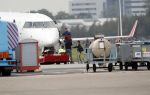 Schiphol Oost 4 oktober 2018
Vrienden van Johnny de Mol en zijn vrouw Anouk vertrekken vanaf schiphol oost met een prive vliegtuig naar Portugal. Aanwezig oa Willek Alberti  , broer Kaj Lerby met gezin Dinand en Lucy Woesthoff John Ewbank en Kelly Weekers Katja Schuurman en Freek v Noordwijk Tony Berk manager Carlijn de Vries met man Nikkie Plessen en Linda de Mol met Jeroen Rietbergen en kinderen Noah en Julian.