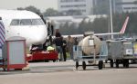 Schiphol Oost 4 oktober 2018
Vrienden van Johnny de Mol en zijn vrouw Anouk vertrekken vanaf schiphol oost met een prive vliegtuig naar Portugal. Aanwezig oa Willek Alberti  , broer Kaj Lerby met gezin Dinand en Lucy Woesthoff John Ewbank en Kelly Weekers Katja Schuurman en Freek v Noordwijk Tony Berk manager Carlijn de Vries met man Nikkie Plessen en Linda de Mol met Jeroen Rietbergen en kinderen Noah en Julian.