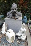 Amsterdam 9 oktober 2018
Diverse graven van bekende Nederlanders (Bners) op Zorgvlied.
Dit is het graf van Joop Doderer