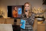 Amsterdam 30 oktober 2018
Boekpresentatie Kelly Weekers. Haar man John Ewbank reikte het eerste boek uit.