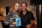 Amsterdam 30 oktober 2018
Boekpresentatie Kelly Weekers. Haar man John Ewbank reikte het eerste boek uit.