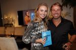 Amsterdam 30 oktober 2018
Boekpresentatie Kelly Weekers. Haar man John Ewbank reikte het eerste boek uit.