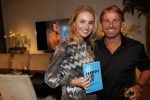 Amsterdam 30 oktober 2018
Boekpresentatie Kelly Weekers. Haar man John Ewbank reikte het eerste boek uit.