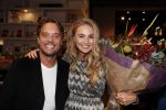 Amsterdam 30 oktober 2018
Boekpresentatie Kelly Weekers. Haar man John Ewbank reikte het eerste boek uit. Kelly met Bas Smit