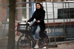 Amsterdam 7 november 2018
Kim v Kooten komt op de fiets bij haar huis aan in Amsterdam zuid.