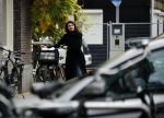 Amsterdam 7 november 2018
Kim v Kooten komt op de fiets bij haar huis aan in Amsterdam zuid.