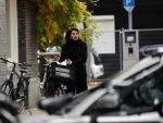 Amsterdam 7 november 2018
Kim v Kooten komt op de fiets bij haar huis aan in Amsterdam zuid.