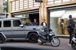 Amsterdam 3 oktober 2018
Lil Kleine parkeert zijn Mercedes G 6.3 AMG op de stope op de pc hooftstraat bij Louis Vuitton