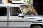 Amsterdam 3 oktober 2018
Lil Kleine parkeert zijn Mercedes G 6.3 AMG op de stope op de pc hooftstraat bij Louis Vuitton