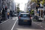 Amsterdam 3 oktober 2018
Lil Kleine parkeert zijn Mercedes G 6.3 AMG op de stope op de pc hooftstraat bij Louis Vuitton