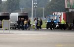 Schiphol Oost 4 oktober 2018
Vrienden van Johnny de Mol en zijn vrouw Anouk vertrekken vanaf schiphol oost met een prive vliegtuig naar Portugal. Aanwezig oa Willek Alberti  , broer Kaj Lerby met gezin Dinand en Lucy Woesthoff John Ewbank en Kelly Weekers Katja Schuurman en Freek v Noordwijk Tony Berk manager Carlijn de Vries met man Nikkie Plessen en Linda de Mol met Jeroen Rietbergen en kinderen Noah en Julian.