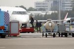 Schiphol Oost 4 oktober 2018
Vrienden van Johnny de Mol en zijn vrouw Anouk vertrekken vanaf schiphol oost met een prive vliegtuig naar Portugal. Aanwezig oa Willek Alberti  , broer Kaj Lerby met gezin Dinand en Lucy Woesthoff John Ewbank en Kelly Weekers Katja Schuurman en Freek v Noordwijk Tony Berk manager Carlijn de Vries met man Nikkie Plessen en Linda de Mol met Jeroen Rietbergen en kinderen Noah en Julian.