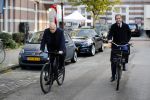 Amsterdam 27 oktober 2018
Lodewijk Asscher en Felix Rottenberg op de fiets.