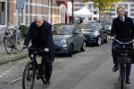 Amsterdam 27 oktober 2018
Lodewijk Asscher en Felix Rottenberg op de fiets.