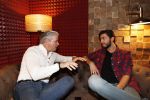 Hilversum 6 november 2018
Dries Roelvink interviewt voor Story Quincy Wilson Luc v Essen en Julia v Helvoirt uit het sbs6 programma house of Talent