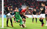 Eindhoven, 20 Oktober 2018 Kompetitiewedstrijd PSV-FC Emmen, eindstand 6-0 Seizoen 2018-2019
Luuk de Jong verslaat doelam Kjell Scherpen van FC Emmen