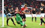 Eindhoven, 20 Oktober 2018 Kompetitiewedstrijd PSV-FC Emmen, eindstand 6-0 Seizoen 2018-2019
Luuk de Jong verslaat doelam Kjell Scherpen van FC Emmen