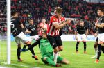 Eindhoven, 20 Oktober 2018 Kompetitiewedstrijd PSV-FC Emmen, eindstand 6-0 Seizoen 2018-2019
Luuk de Jong verslaat doelam Kjell Scherpen van FC Emmen