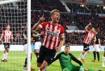 Eindhoven, 20 Oktober 2018 Kompetitiewedstrijd PSV-FC Emmen, eindstand 6-0 Seizoen 2018-2019
Luuk de Jong verslaat doelam Kjell Scherpen van FC Emmen
