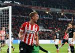 Eindhoven, 20 Oktober 2018 Kompetitiewedstrijd PSV-FC Emmen, eindstand 6-0 Seizoen 2018-2019
Luuk de Jong verslaat doelam Kjell Scherpen van FC Emmen