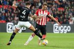 Eindhoven, 20 Oktober 2018 Kompetitiewedstrijd PSV-FC Emmen, eindstand 6-0 Seizoen 2018-2019
Luuk de Jong in duel met Nick Bakker