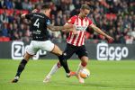Eindhoven, 20 Oktober 2018 Kompetitiewedstrijd PSV-FC Emmen, eindstand 6-0 Seizoen 2018-2019
Luuk de Jong in duel met Nick Bakker