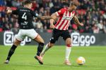 Eindhoven, 20 Oktober 2018 Kompetitiewedstrijd PSV-FC Emmen, eindstand 6-0 Seizoen 2018-2019
Luuk de Jong in duel met Nick Bakker