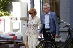 Amsterdam  3oktober 2018
Marrijke Helwegen met haar man Harrie hand in hand in Amsterdam zuid.