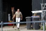 Wijdewormer 19 oktober 2018
Marnix Knetemann aan het werk op zijn boerderij. Zij zus Elise komt op bezoek met haar pas geboren baby.
