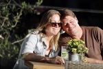 Amsterdam 13 oktober 2018
Martijn Krabbe verliefd en kussend op terras met zijn vriendin Deborah.