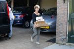 Berkel en Rodenrijs 15 oktober 2018
Monique Hazes en haar tante tillen met vrienden spullen naar hun nieuwe huis. Andre Hazes ligt ziek in bed. Vandaag gaan ze voor het eerst slapen in hun nieuwe huis aan het water.