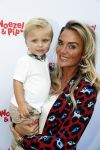 Den Haag 14 oktober 2018
Premiere Woezel en pip in koninklijke schouwburg Den haag. Monique Hazes kwam met haar zoontje Andre Hazes jr