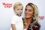 Den Haag 14 oktober 2018
Premiere Woezel en pip in koninklijke schouwburg Den haag. Monique Hazes kwam met haar zoontje Andre Hazes jr