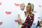 Den Haag 14 oktober 2018
Premiere Woezel en pip in koninklijke schouwburg Den haag. Monique Hazes kwam met haar zoontje Andre Hazes jr