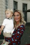 Den Haag 14 oktober 2018
Premiere Woezel en pip in koninklijke schouwburg Den haag. Monique Hazes kwam met haar zoontje Andre Hazes jr