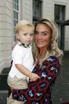 Den Haag 14 oktober 2018
Premiere Woezel en pip in koninklijke schouwburg Den haag. Monique Hazes kwam met haar zoontje Andre Hazes jr