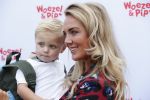 Den Haag 14 oktober 2018
Premiere Woezel en pip in koninklijke schouwburg Den haag. Monique Hazes kwam met haar zoontje Andre Hazes jr