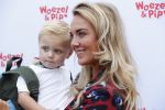 Den Haag 14 oktober 2018
Premiere Woezel en pip in koninklijke schouwburg Den haag. Monique Hazes kwam met haar zoontje Andre Hazes jr