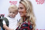 Den Haag 14 oktober 2018
Premiere Woezel en pip in koninklijke schouwburg Den haag. Monique Hazes kwam met haar zoontje Andre Hazes jr