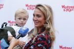 Den Haag 14 oktober 2018
Premiere Woezel en pip in koninklijke schouwburg Den haag. Monique Hazes kwam met haar zoontje Andre Hazes jr