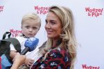 Den Haag 14 oktober 2018
Premiere Woezel en pip in koninklijke schouwburg Den haag. Monique Hazes kwam met haar zoontje Andre Hazes jr