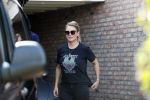 Berkel en Rodenrijs 15 oktober 2018
Monique Hazes en haar tante tillen met vrienden spullen naar hun nieuwe huis. Andre Hazes ligt ziek in bed. Vandaag gaan ze voor het eerst slapen in hun nieuwe huis aan het water.