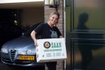 Berkel en Rodenrijs 15 oktober 2018
Monique Hazes en haar tante tillen met vrienden spullen naar hun nieuwe huis. Andre Hazes ligt ziek in bed. Vandaag gaan ze voor het eerst slapen in hun nieuwe huis aan het water.