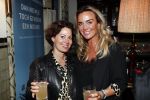 Amsterdam 23 oktober 2018
Boekpresentatie van Antoinette Scheulderman in de soho House . Eva Jinek overhandigt haar het eerste boek. Monique Hazes kwam met een vriendin