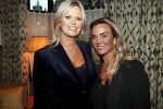 Amsterdam 23 oktober 2018
Boekpresentatie van Antoinette Scheulderman in de soho House . Eva Jinek overhandigt haar het eerste boek. Monique Hazes