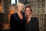 Amsterdam 23 oktober 2018
Boekpresentatie van Antoinette Scheulderman in de soho House . Eva Jinek overhandigt haar het eerste boek. Monique Hazes